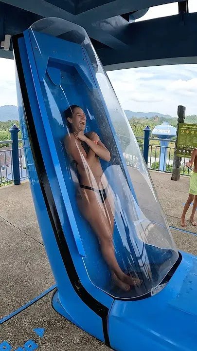 The free-fall waterslide capsule