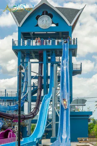 Waterslide tower with the free-fall drop